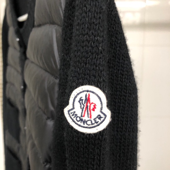 Size M.  Brand new in store is 1500 after tax.  Lightly pre loved. - Picture 3 of 5